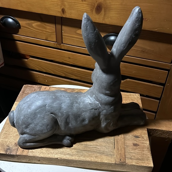 Pottery Barn Essex Handcrafted Laying 🐰 Bunny Sculpture BNIB - Picture 3 of 9